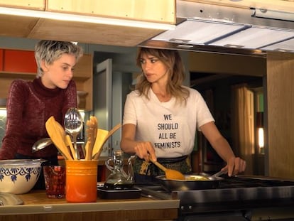 Milena Smit y Penélope Cruz, en 'Madres paralelas'.