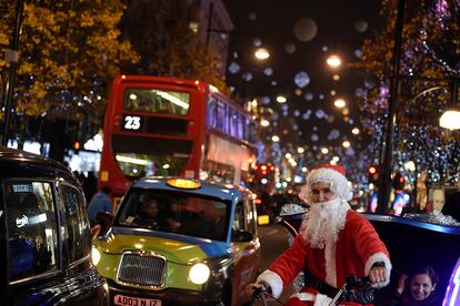 Ambiente navideño en Oxford Street, en Londres (Reino Unido), el 9 de diciembre de 2016.