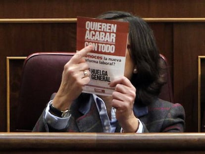 La diputada socialista Rosa Aguilar, hoy durante la sesión celebrada en el Congreso.