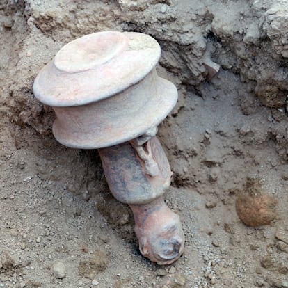 Vaso ritual de la diosa y el príncipe del yacimiento de Libisosa.