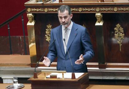 King Felipe VI of Spain delivers a speech at the French National Assembly.