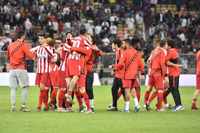 Los jugadores del Atlético celebran el pase a la final de la Supercopa. 