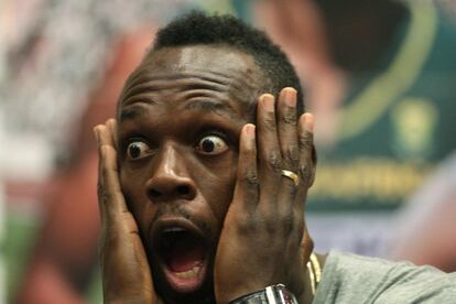 El atleta jamaicano Usain Bolt reacciona durante una conferencia de prensa en Ostrava (República Checa).