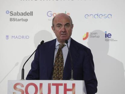 El ministro de Economía, Luis de Guindos, durante su intervención hoy en la inauguración del encuentro de emprendimiento e innovación South Summit.