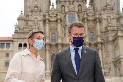 Alberto Núñez Feijóo y Yolanda Díaz, este viernes en Santiago de Compostela.