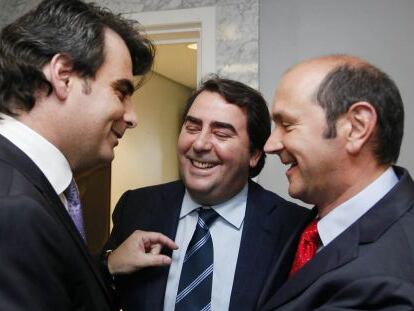 Diego Calvo junto al presidente de la Diputaci&oacute;n de Pontevedra y el alcalde de A Coru&ntilde;a 