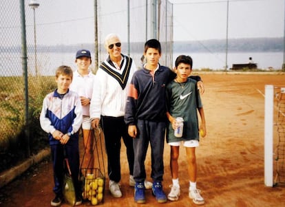 Novak Djokovic, junto a la formadora Jelena Gencic. / SERBIA TENNIS