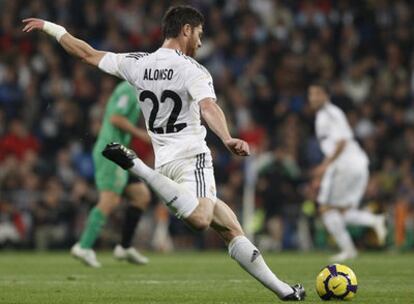 Xabi Alonso frente al Racing.