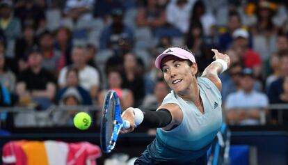 Muguruza devuelve de revés durante el partido contra Bacsinszky.