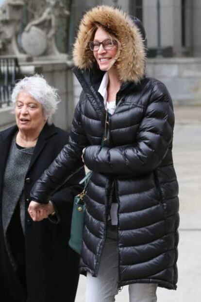 Uma Thurman, a su salida de los juzgados de Nueva York donde se ha discutido la custodia de su hijo, el pasado lunes.