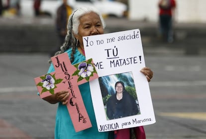 Irinea Buendía, madre de Mariana Lima, durante una protesta contra los feminicidios en 2014.