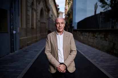 El maestro Manuel Martín, el jueves en el centro de Pamplona. 