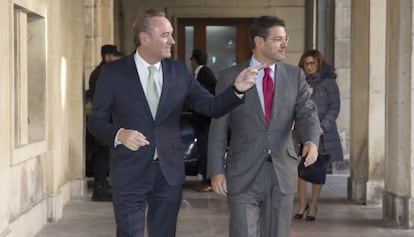El presidente de la Generalitat Alberto Fabra y Rafael Catal&aacute; visitan la reforma de la audiencia provincial de Alicante.