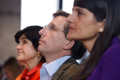 De la izquierda a la derecha: María Benjumea, presidenta de South Summit; José Luis Martínez-Almeida, alcalde de Madrid, y María González Veracruz, secretaria de Estado de Telecomunicaciones e Infraestructuras, participan en la presentación de la 14ª edición de South Summit, este jueves en Madrid.