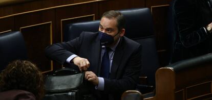 El ministro de Transportes, Movilidad y Agenda Urbana, José Luis Ábalos, en el Congreso.