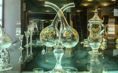 Copas, jarra y vinagrera de la Real Fábrica de Cristales de la Granja de San Ildefonso. Piezas de fina cristalería como estas formaron parte del cargamento del navío 'Oriflama'.