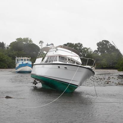 A boat sways in shallow water as Hurricane Ian approaches in the Coquina Key neighborhood of St. Petersburg, Florida, US, on Wednesday, Sept. 28, 2022. Hurricane Ian rapidly gained strength -- with winds reaching 155 miles an hour -- as it barreled toward the coast of Florida, threatening to rip roofs off of homes, wreck agricultural crops and cripple infrastructure as one of the costliest storms to ever hit the US. Photographer:Tristan Wheelock/Bloomberg