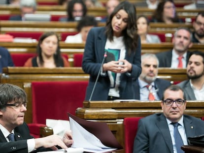 La líder de l'oposició, Inés Arrimadas, interpel·lant Carles Puigdemont.