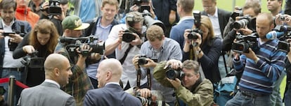 La presentación ha generado un gran revuelo mediático. Guardiola ha contestado preguntas en alemán, español, catalán o italiano en una multitudinaria rueda de prensa.