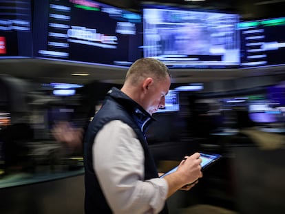 Un 'trader' en la Bolsa de Nueva York.