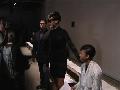 Rihanna asiste al desfile de Gareth Pugh