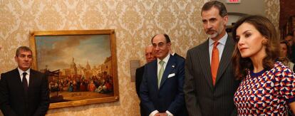 El presidente de Iberdrola, Ignacio Sánchez Galán, junto a los Reyes de España en la exposición Recovered Memories en Nueva Orleans