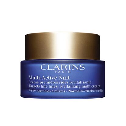 Crema de noche Multi-Active de Clarins
Formulada para pieles normales a secas, esta antiarrugas busca prevenir los primeros signos de la edad y atenuar las arrugas finas gracias al cardo, rico en taninos que mejoran los sistemas de defensa de la dermis. Sergio, que le dio cinco estrellas este septiembre, certifica su eficacia (en nombre de su mujer): “Mi mujer está encantada con esta crema, dice que al ponérsela, le hace m´s joven. Y se la pone todas las noches. Que al levantarse la piel esta mas suave e hidratada”.