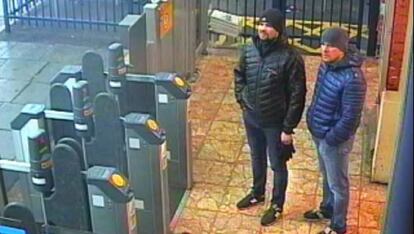 Alexander Petrov y Ruslan Boshirov, sospechosos de envenenar con gas tóxico al antiguo espía Skripal y su hija Yulia.