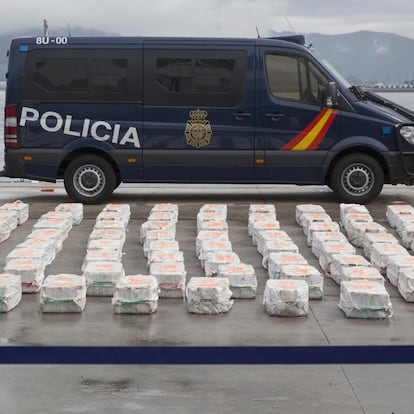 La droga en el puerto de Vigo. Una avería en el velero que debió recoger los 3.400 kilos de cocaína en alta mar frustró los planes de la organización de narcotraficantes