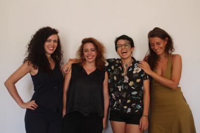 Foto de equipo de (De eso no se habla): De izqda. a dcha: Isabel Cadenas Cañón, Laura Casielles, Paula Morais Montes y Vanessa Rousselot.