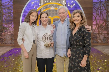 Isabel Preysler, Tamara Falcó, Mario Vargas Llosa y Xandra Falcó, tras la final de 'MasterChef Celebrity'.