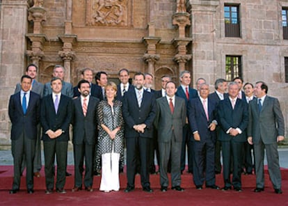 Mariano Rajoy, rodeado de presidentes autonómicos y líderes regionales del PP, en San Millán de la Cogolla.