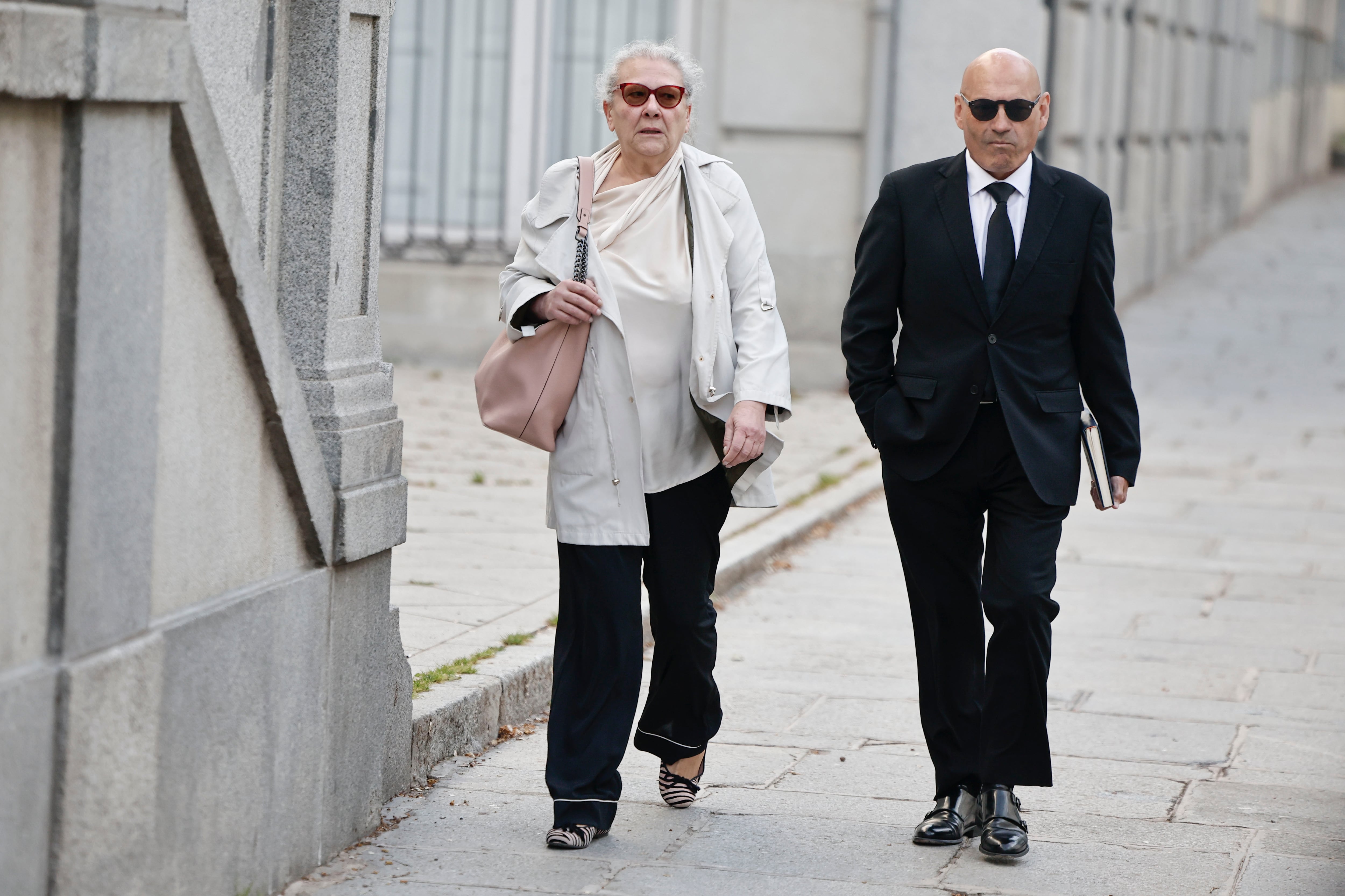 Primer juicio contra Ábalos, Koldo y Aldama por la trama de las mascarillas, en directo | El chófer de Carmen Pano insiste en que llevó a la empresaria a Ferraz con un “saco de billetes”