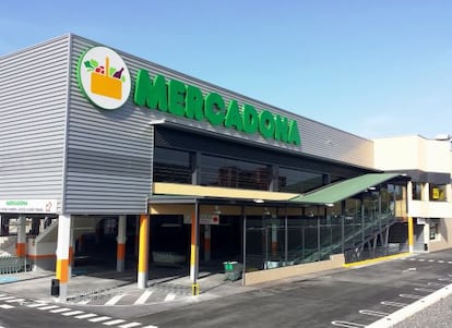 Fachada principal del segundo establecimiento de Mercadona en Vitoria.