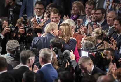 Boris Johnson y Carrie Symonds, en Manchester (el Reino Unido), el pasado mes de octubre.