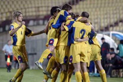 Los jugadores de Ucrania celebran el gol de su empate en Georgia.