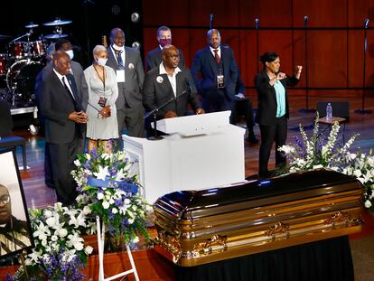 Philonise Floyd , hermano de George Floyd, habla en el en el funeral en Minneapolis, este jueves. En vídeo,  homenaje a Floyd. (JULIO CORTÉZ| VIDEO: REUTERS)