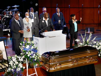 Philonise Floyd , hermano de George Floyd, habla en el en el funeral en Minneapolis, este jueves. En vídeo,  homenaje a Floyd. (JULIO CORTÉZ| VIDEO: REUTERS)