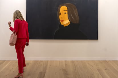 El retrato 'Vivien' (2019), del artista estadounidense Alex Katz, expuesto en el espacio de Thaddaeus Ropac en Art Basel.