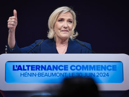 Marine Le Pen celebra los resultados de la primera vuelta de las elecciones legislativas francesas, este domingo en París.