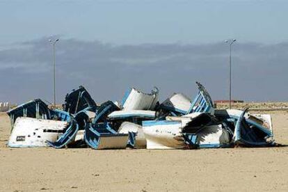 Barcas de pesca destruidas por las autoridades marroquíes en Dajla, al sur del Sáhara Occidental.