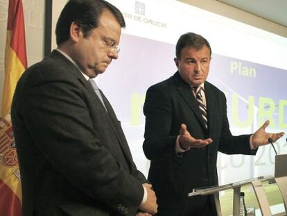 Ángel Tahoces y Javier Guerra durante la presentación de las adjudicaciones