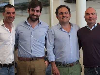 Alfonso Merry del Val y Rafael Garrido, fundadores de eShop Ventures, en el centro de la foto, junto a Miguel Vicente (izquierda) y Gerard Oliv&eacute;, cofundadores de Antai Venture Builder y de Wallapop. 