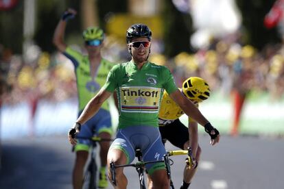 Sagan celebra la victoria.