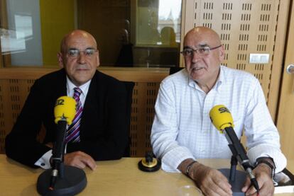 Gregorio Rojo (a la izquierda), presidente de la Caja Vital junto a su hermano Javier Rojo, presidente del Senado.