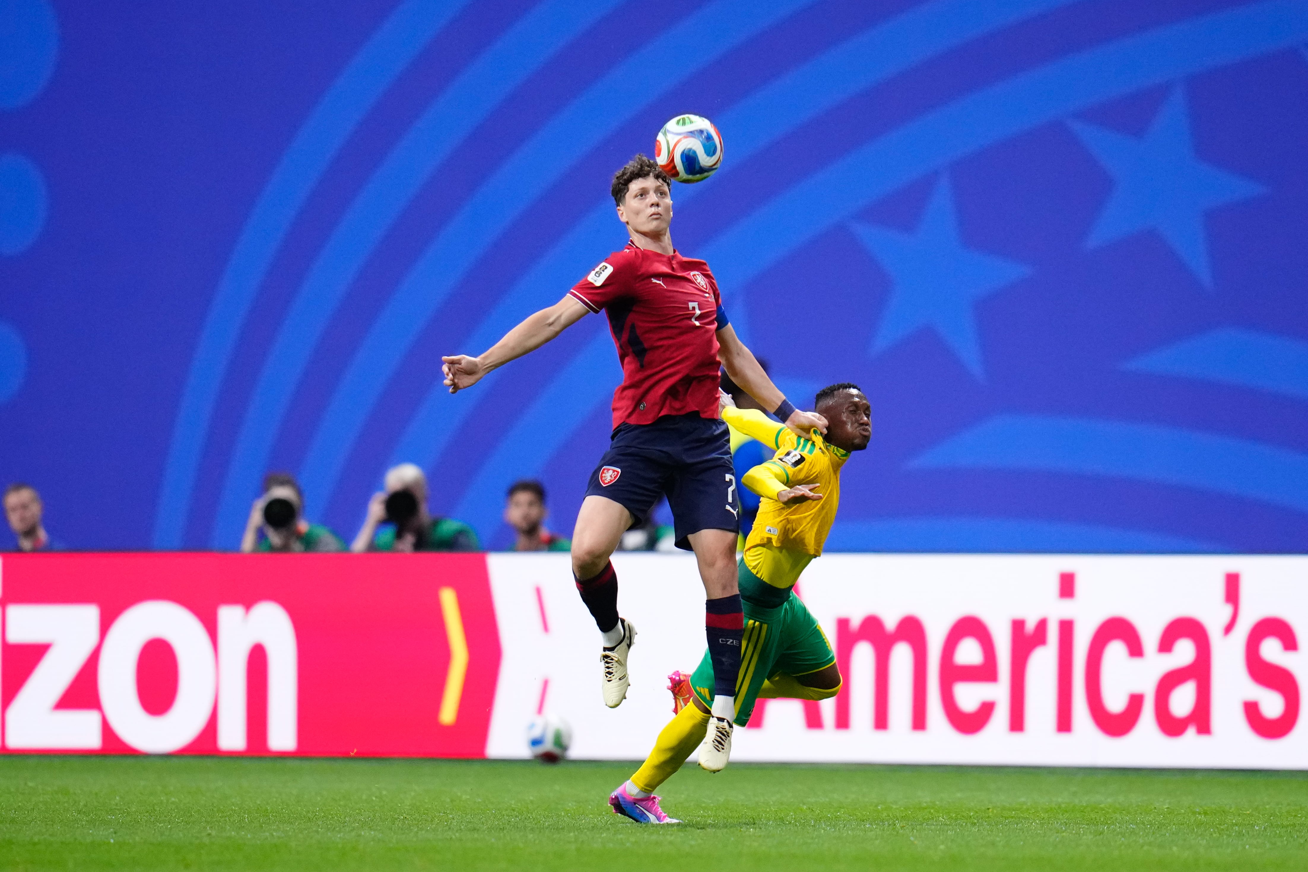 Chequia y su fuerza aérea amenazan el dulce momento de México en el Mundial