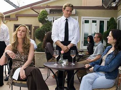 Escena de la serie <i>Weeds, </i><b>con la actriz Mary-Louise Parker, a la derecha. </b>