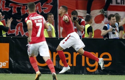 Rivaldinho celebra su gol ante el Athletic. 