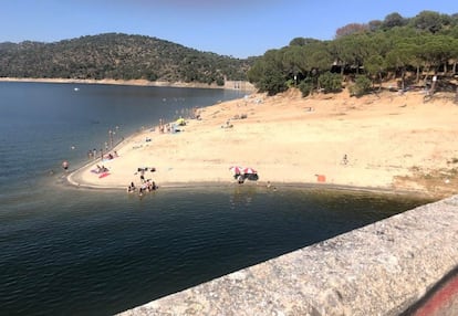 Vista general del pantano de San Juan, este lunes, en la localidad madrileña de San Martín de Valdeiglesias.