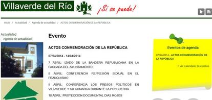 Acto del izado programado por el Ayuntamiento de Villaverde del Río.